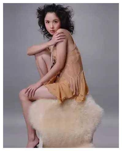 明星杨若兮颜值巅峰专访,闪耀风华,迷倒万千观众._事业_表演_梦想