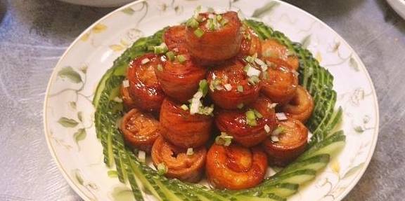 鲁菜经典菜肴九转大肠,红润透亮,肥而不腻!