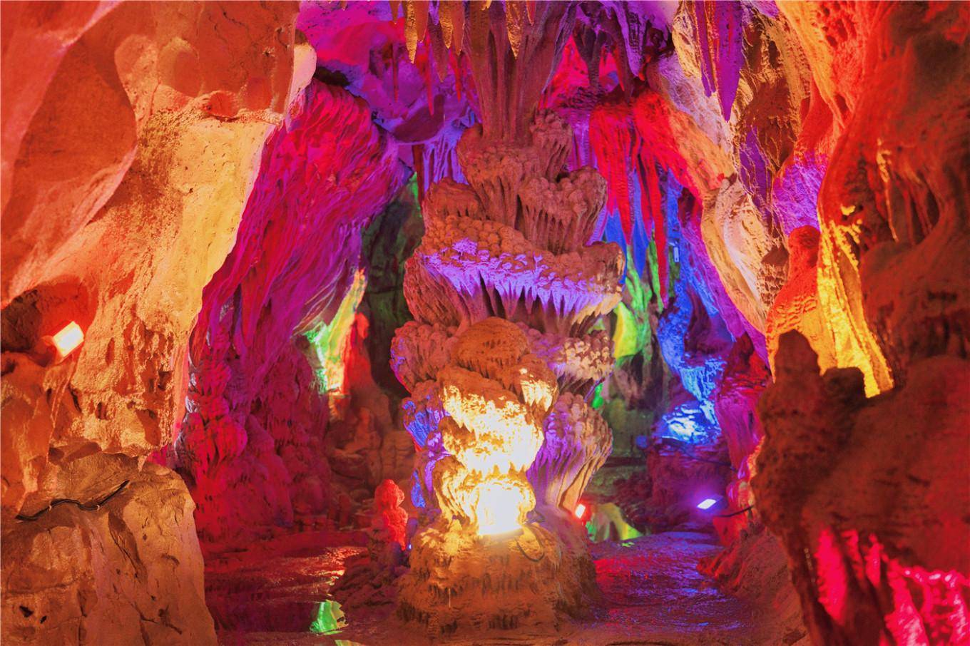 青铜山大峡谷献礼,龙凤呈祥!龙年行大运,祈福永昌!