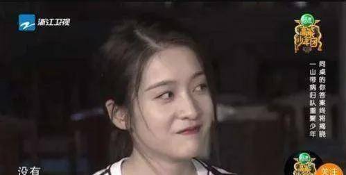 联想到之前闹得沸沸扬扬的"胡辣汤"事件,将两人分手的矛头对准张雪迎