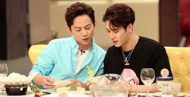 王嘉尔确定缺席,何尔蒙组合被拆散_魏大勋_节目_何炅