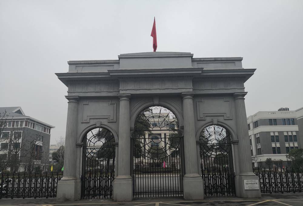 另一个金庸:13岁离家再不回,前妻沦落摆地摊,终生