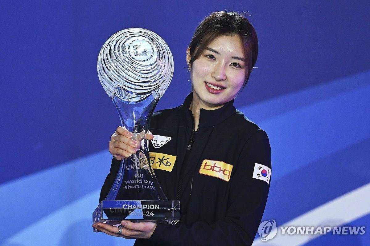 韩国包揽短道速滑世界杯总冠军,朴智元两连冠,金吉利首度封后
