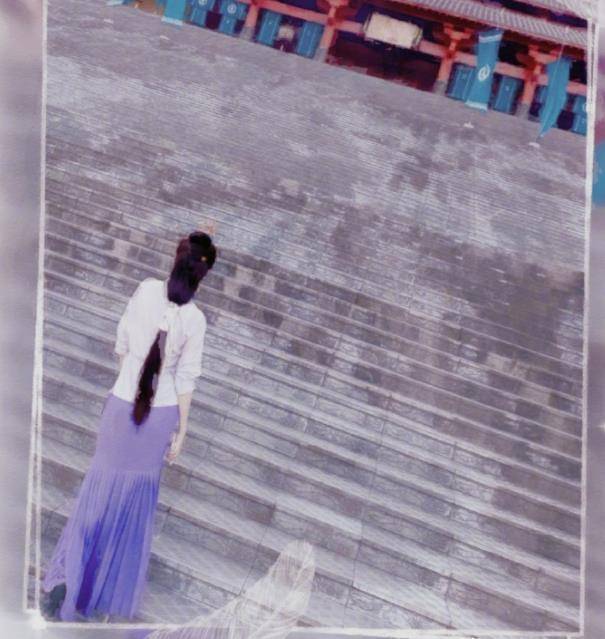 佟丽娅回应牵手帅哥:去朋友饭店捧场.