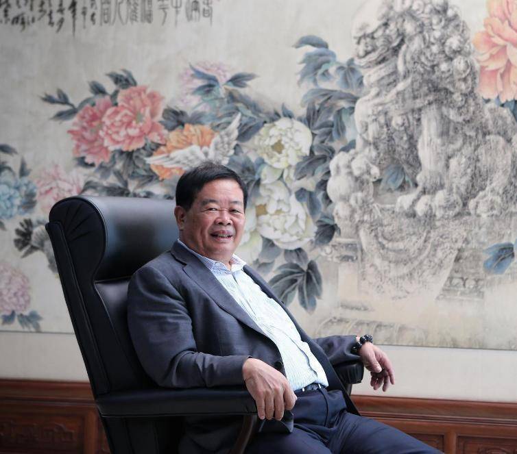 在美国开工厂的曹德旺:捐款120亿,被誉为中国首善,究竟有多牛_日本
