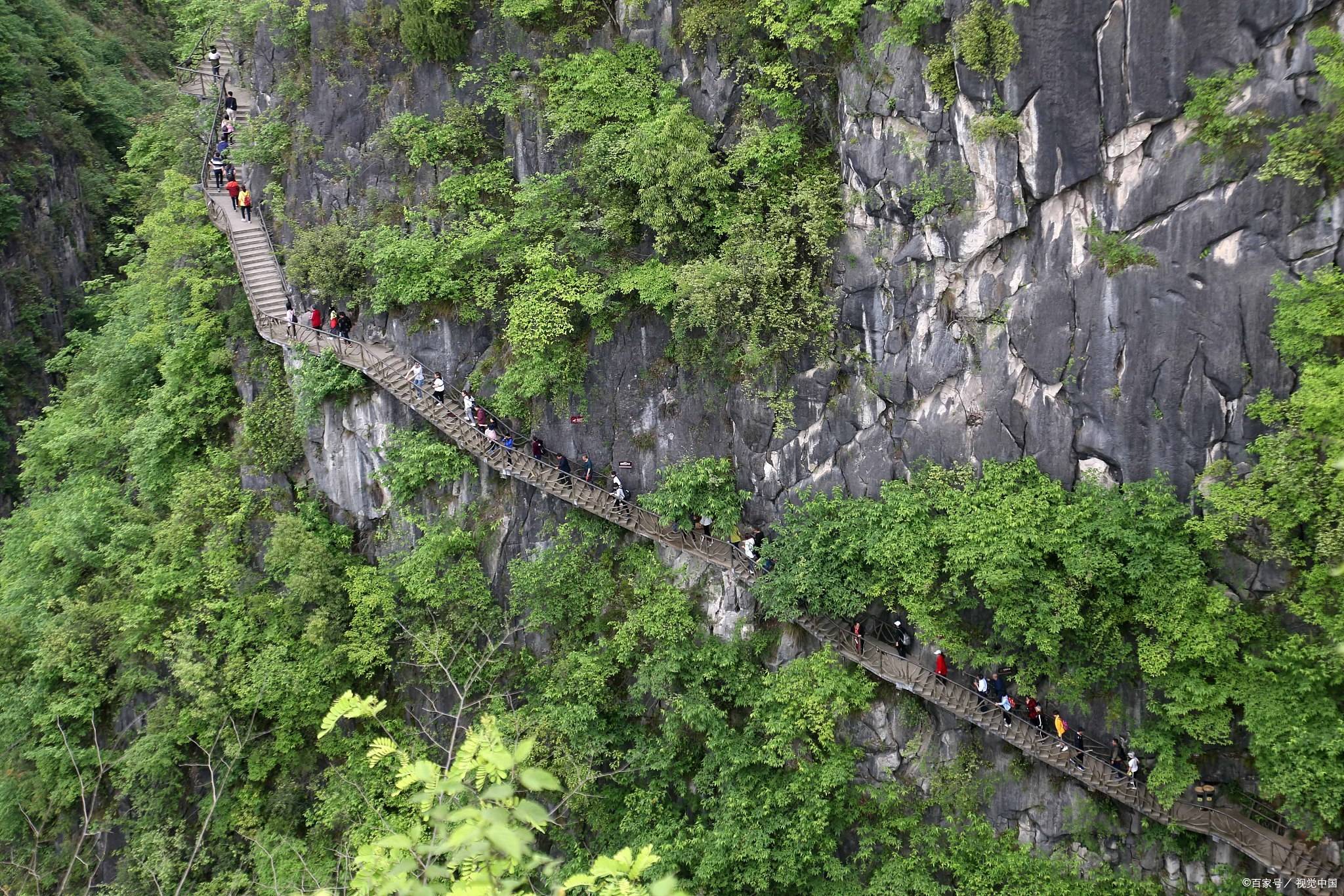 10. 老君山金顶道观群位于河南省洛阳市栾川县境内.