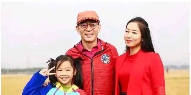 章同童,六小龄童的女儿,34岁还没结婚,网友感慨:哪个男生不喜欢呢?