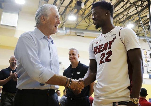 也有一定的吸引力,如今尼克斯已经打造了布伦森和兰德尔的双核阵容