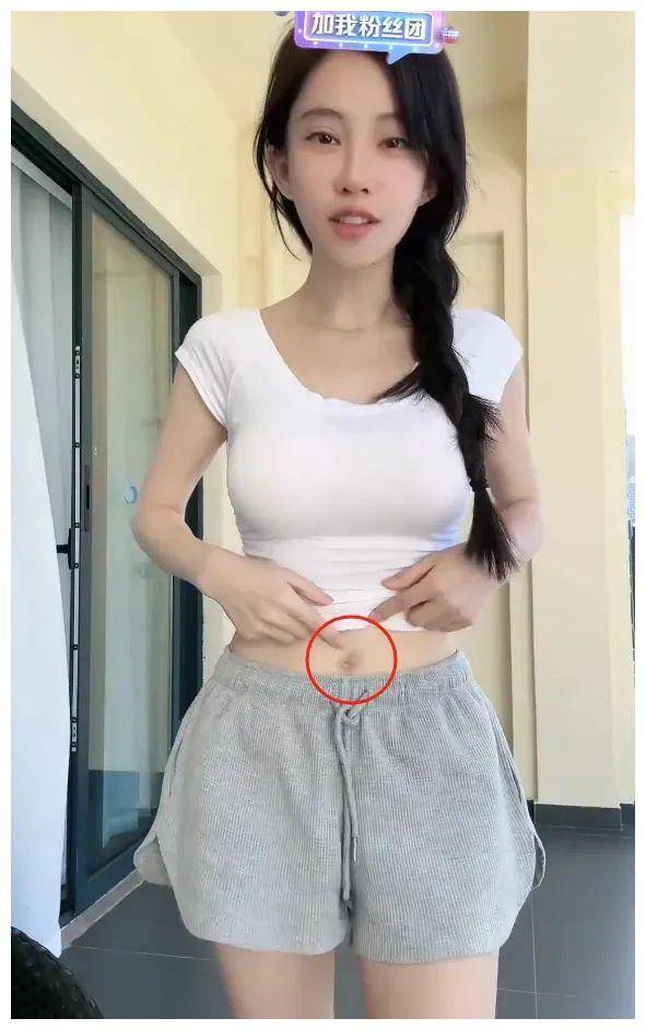 女生的肚脐眼中图片