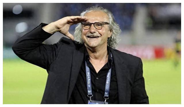 57岁教头指引国足,亚洲杯玩转4后卫传控体系,官宣下课!_格尔特_韩国足