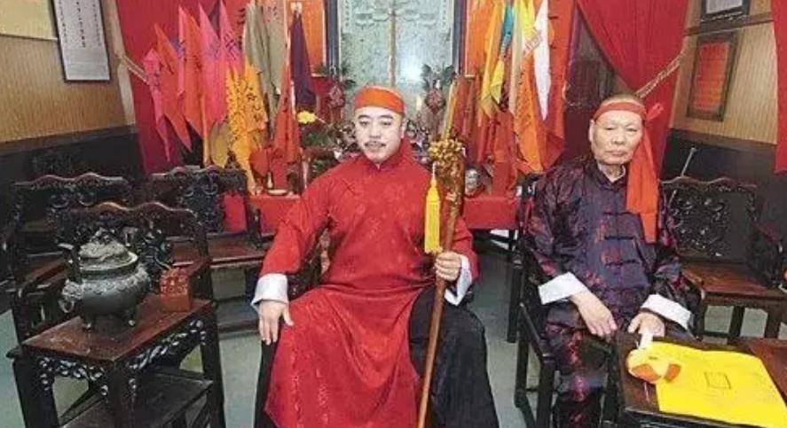 经过长时间的接触,卧底终于获得了周国祥的信任,并掌握了很多周国祥的