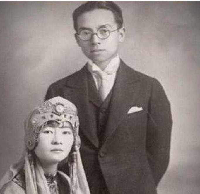 林洙二婚嫁大27岁梁思成,被梁再冰掌掴,晚年拍卖林徽因