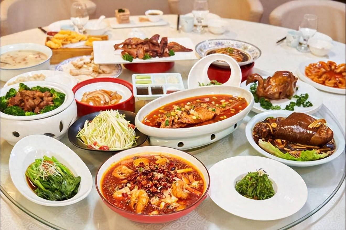 最难忘的年夜饭:新妇初入厨,家乡特色"八大件"宴席惊艳众人!