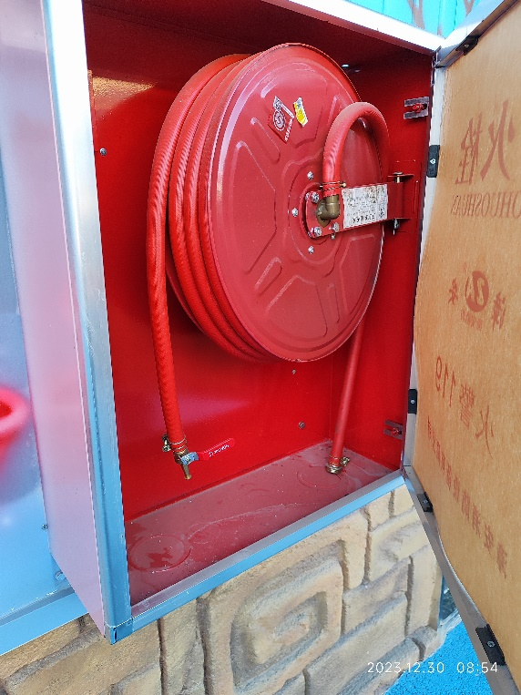 存在严重的燃气安全风险;安装的两处消防栓均未接入水源,无消防水带和