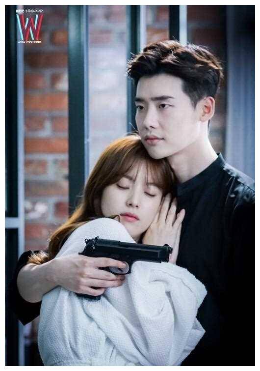 《w-两个世界》穿梭于现实与虚构的罗曼史,李钟硕和韩孝周的火花迸发.