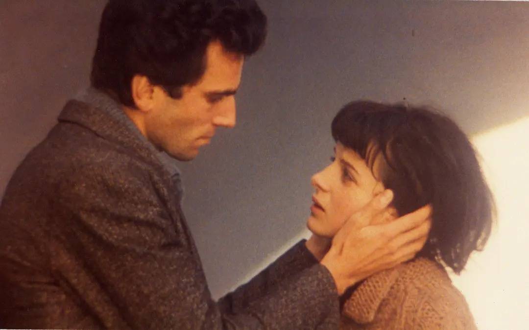 英国婚外情电影《布拉格之恋》:在动荡时代中探寻爱情的真谛