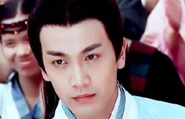 张智尧扮演过古装美男,也打造过时装帅哥,有着很好的武术功底