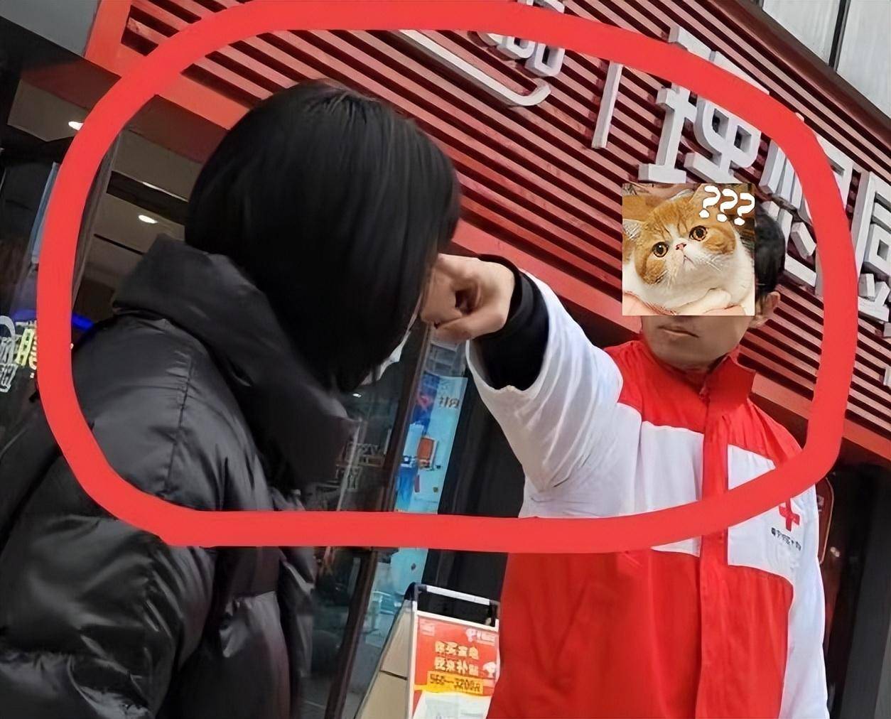 "蝼蚁哥"舌战群儒后续,更多黑料被扒,当众骂人的样