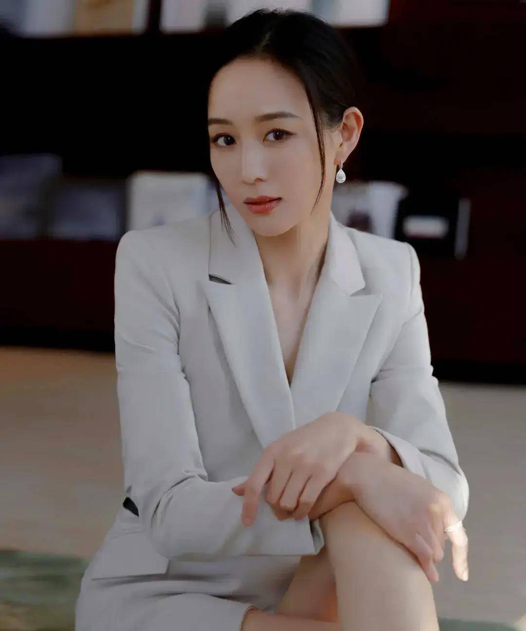 "学霸vs美人",41岁的她还是个演技派,自律的人生更抬咖加魅力_张钧甯