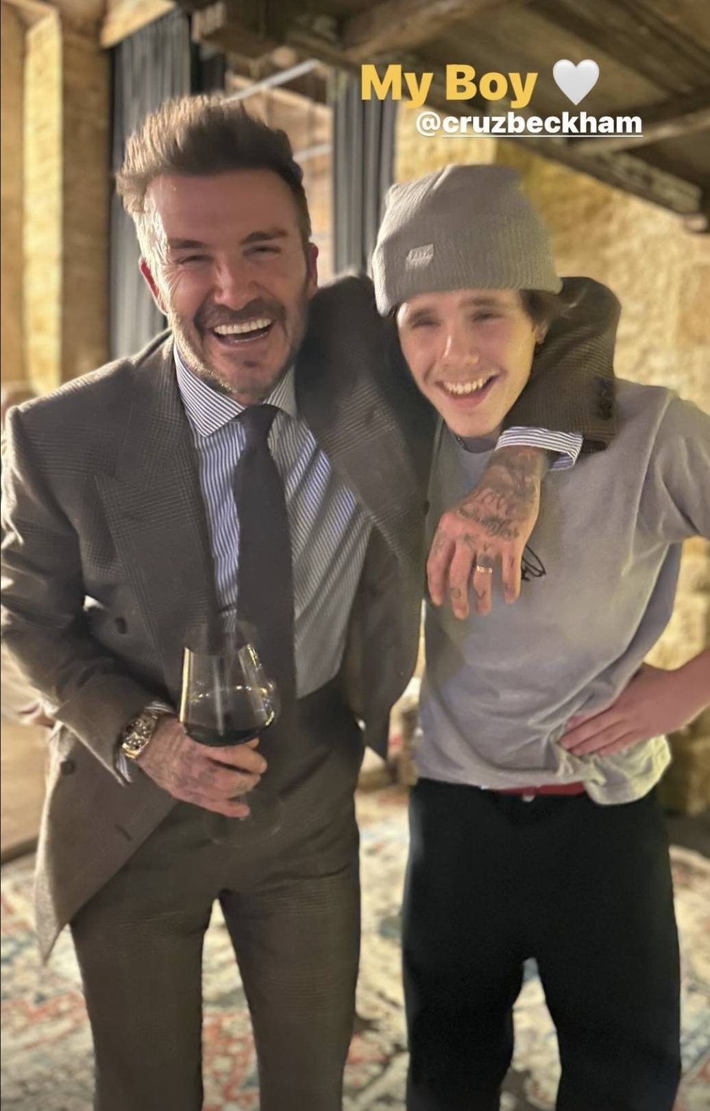 贝克汉姆一家为三儿子庆生,19岁克鲁兹帅气有型,12岁小七变腼腆_生日