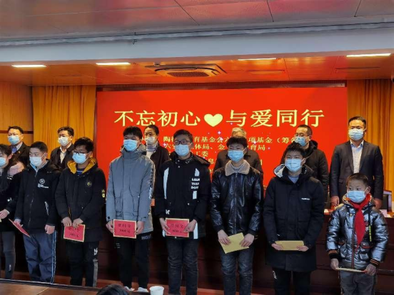 六安市副市长王岚,市关工委主任汪永义,市教育局局长许秀旗,与陶行知