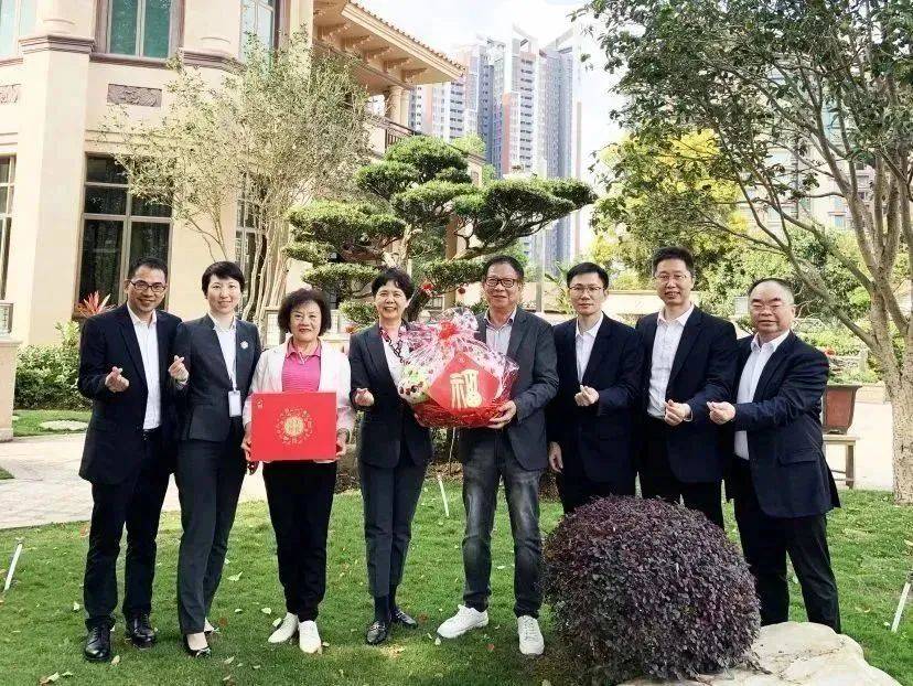 服务中心,为创业伙伴送上新年祝福,鼓励大家同心同行,在龙年展翅高飞