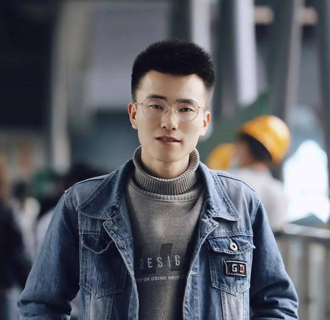 评论|| 作家洪绍乾:摘一朵远方的向阳花,拥抱希望_诗歌_生活_苦难