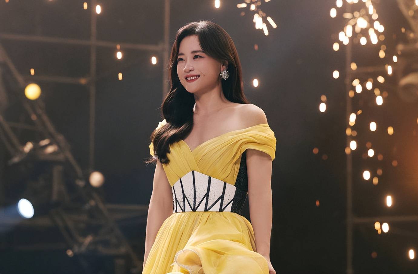 除了减肥成功,贾玲赢在了团队和积累的观众缘_电影_刘宏_话题