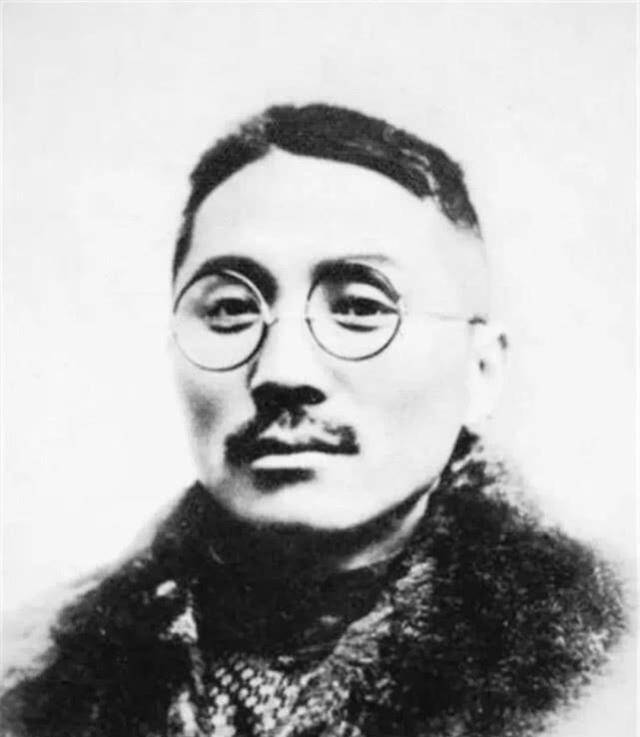 出身寒门,发怒时三大亨集体退让,杜月笙亲自送钱了事