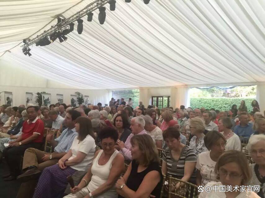 《蒙娜丽莎》的微笑与八大山人笔下的白眼小鸟同样富有丰富的表情!