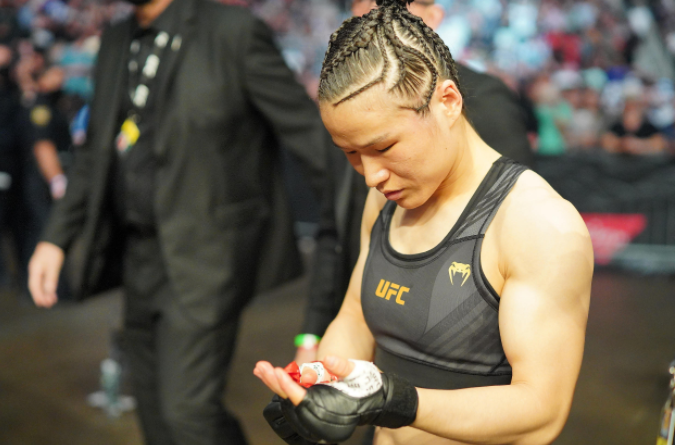 张伟丽本是一纤纤女子,却成了中国女子ufc第一个冠军,令人肃然起敬!