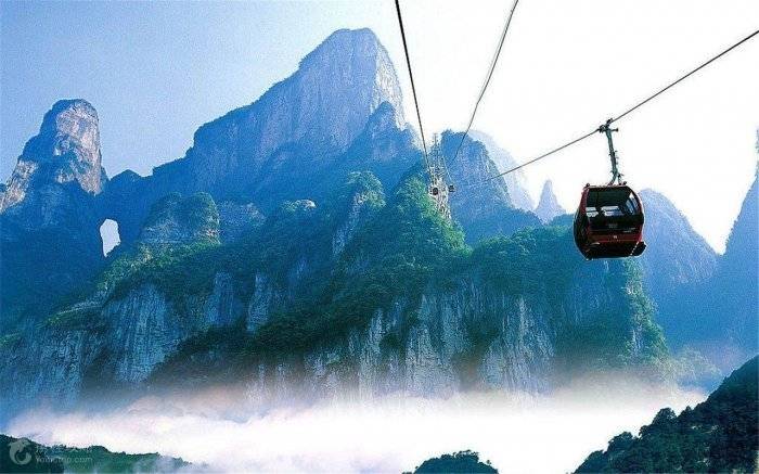 还没到,阿洁就帮我们提前安排好了6天5晚的酒店,门票还有张家界的特色