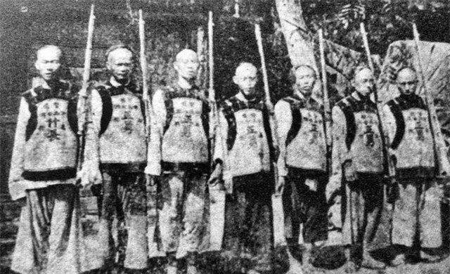 反清复明冯道德报仇心切,集结武当派高手准备血洗南少林,李巴山因实力