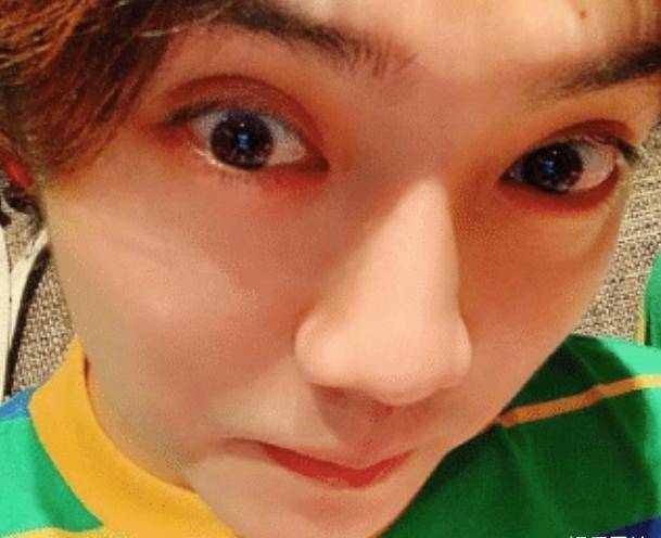 关晓彤晒出激吻照后,鹿晗又有大批粉丝脱饭了,都说感到了恶心_网友