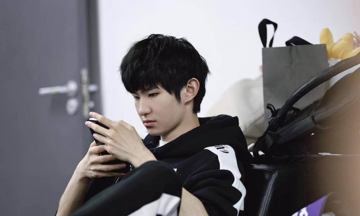 一诺为春季赛竟然打野?