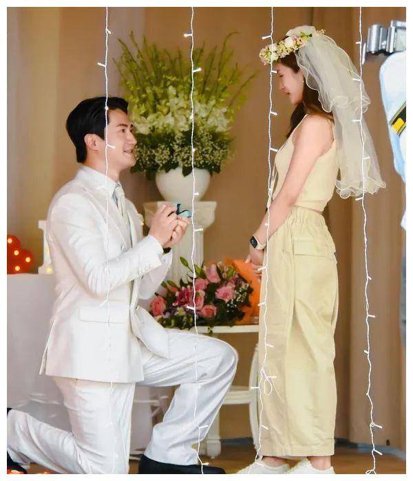 tvb男演员郭子豪向女友求婚成功,女方感动爆哭,曾被指是第三者_邓卓