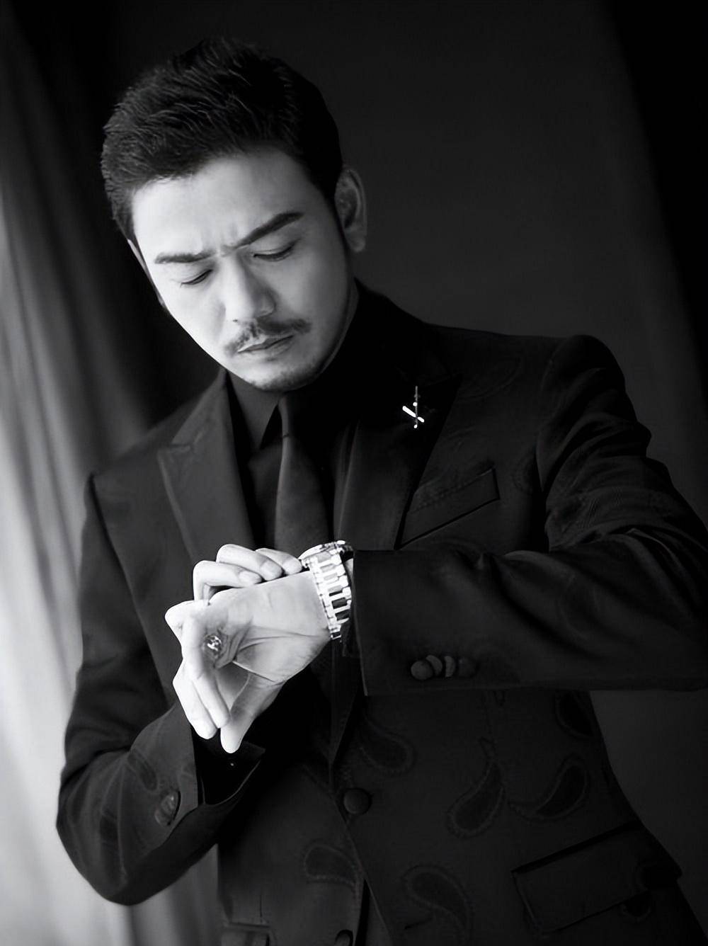 "硬汉杨烁为何突然淡出视线?一探究竟背后的真相!"_形象_妻子_观众