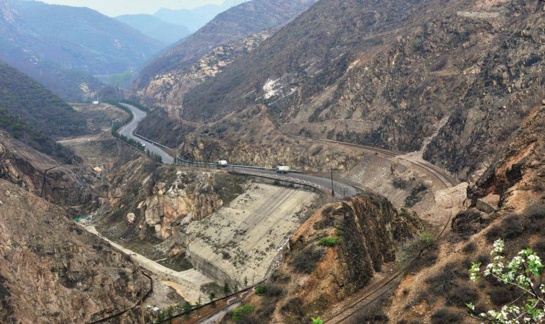 上世纪五十年代,丰富的铜矿资源使得这里成为新生共和国亟待开发的