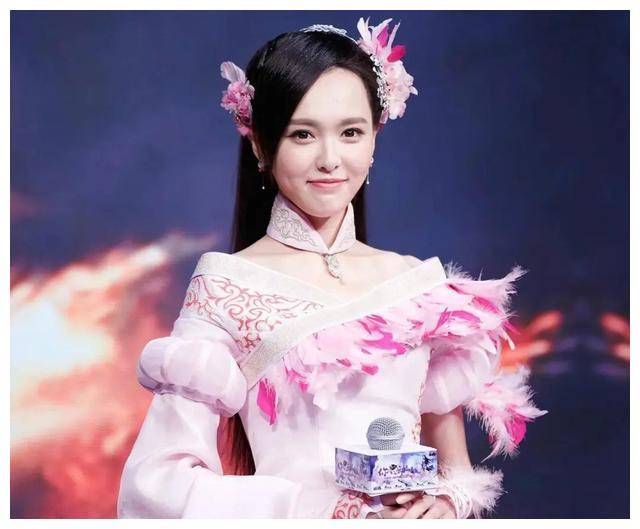 唐嫣的绝美诱惑,满满爱意,令无数人着迷!_演技_身材_角色