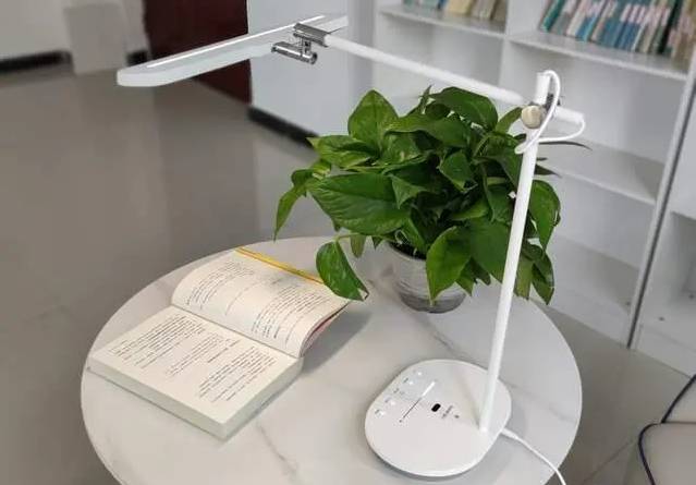 学生用台灯多少瓦比较合适呢？五大优质护眼台灯无广实测推荐
