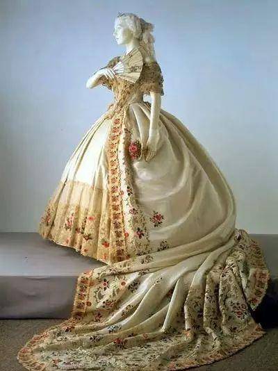 史上最全婚纱演变史!所有女人的梦想都在这里呈现了