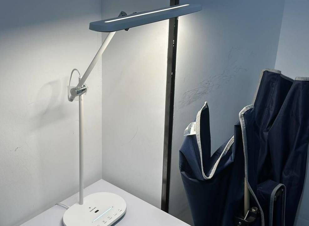 孩子看书用白光还是暖白光好呢?专业实测五大口碑护眼台灯