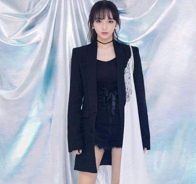 "漫画中的少女"程潇时尚身材不亚于柳岩,看到照片网友:恋爱了_长相