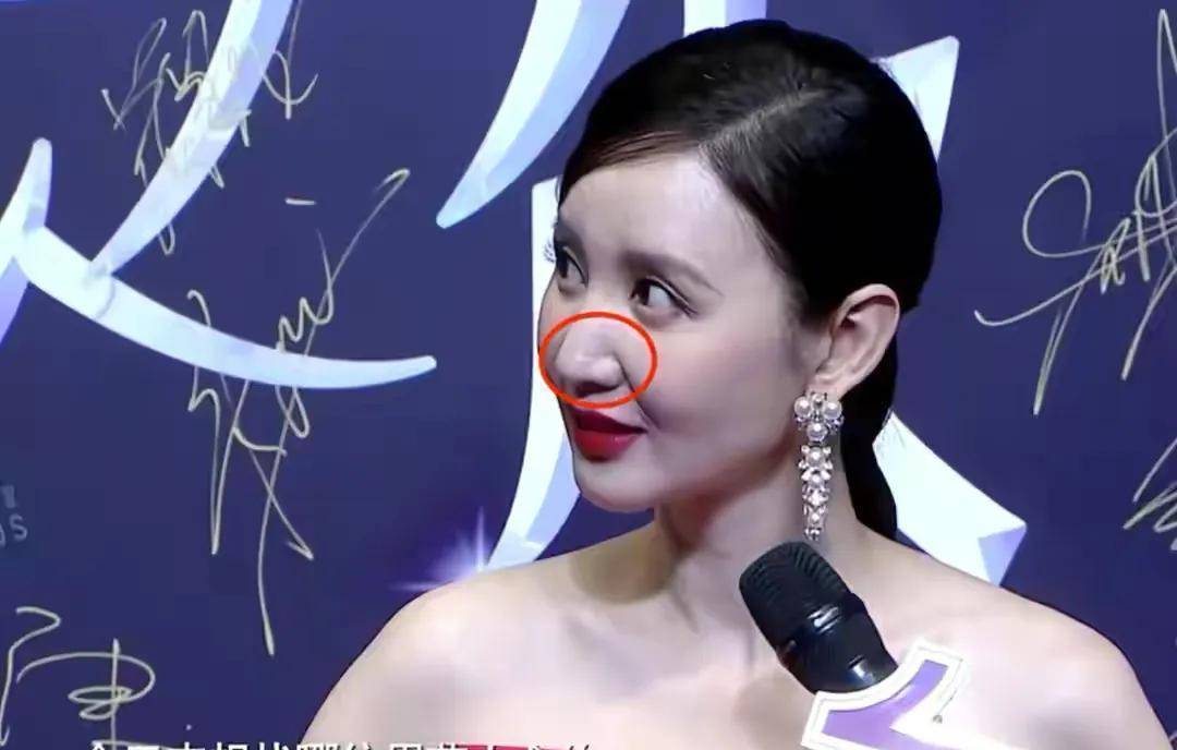 辣目洋子本身就以与众不同的风格吸了很多粉,这次依旧是二次元的发型
