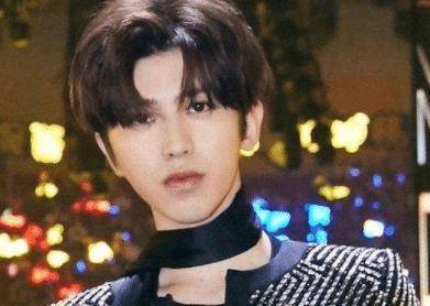 蔡徐坤超美"婚纱照"火了,看清新娘是谁后,粉丝大呼羡慕!