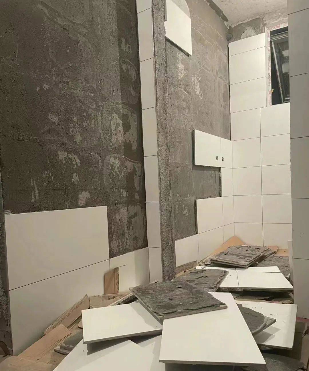 你家刚贴的瓷砖就空鼓,快看看是什么原因造成的?