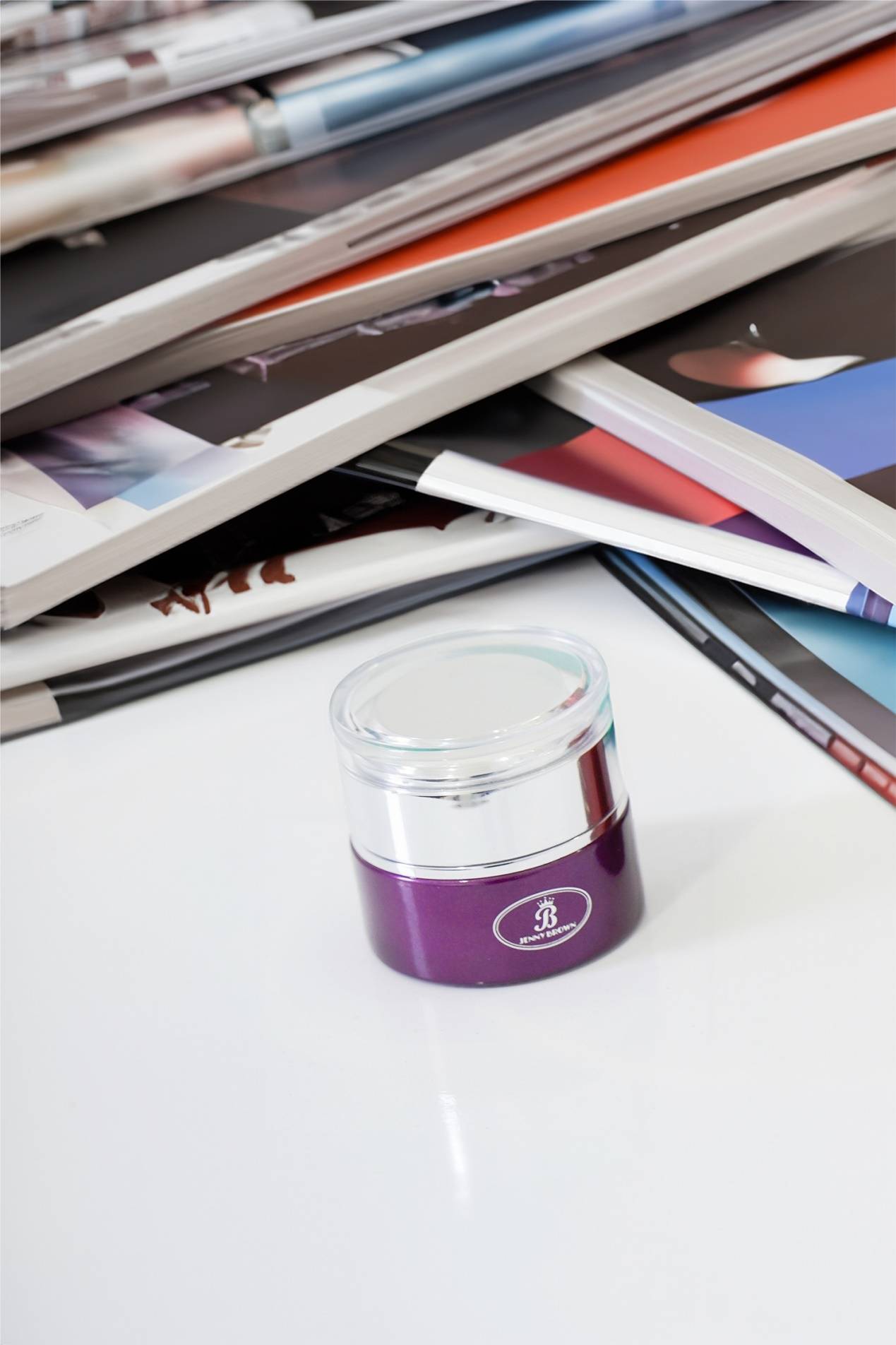 专为眼部设计:珍妮布朗鱼子酱眼霜的独特魅力!_成分_效果_皮肤