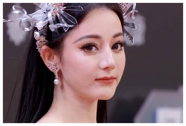 杨紫澳门之行,惊艳压轴!宋丹丹自叹不如!_迪丽热巴_古力娜扎_因为