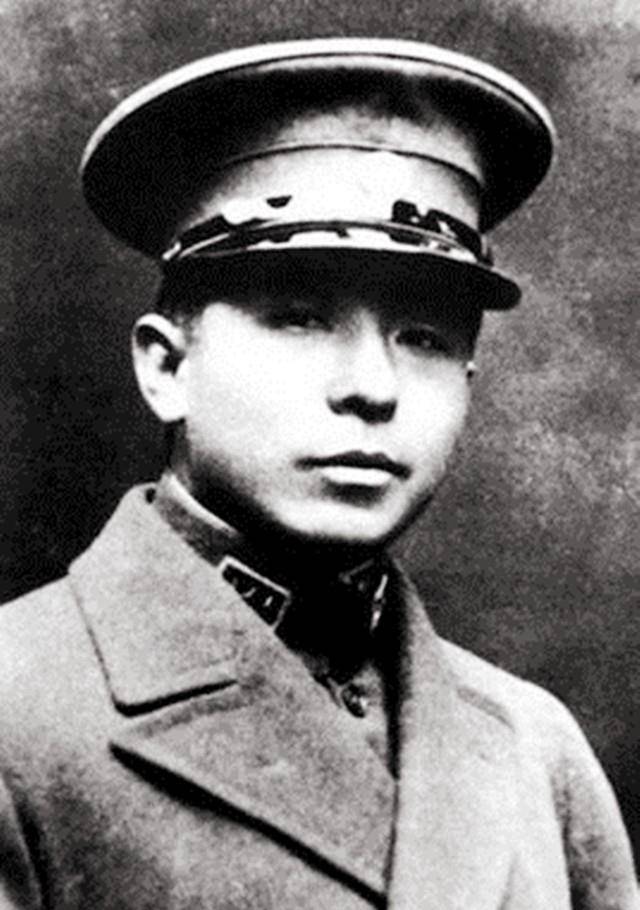 1947年白龙驹山战役,双方的团长一见面就愣住了:原来