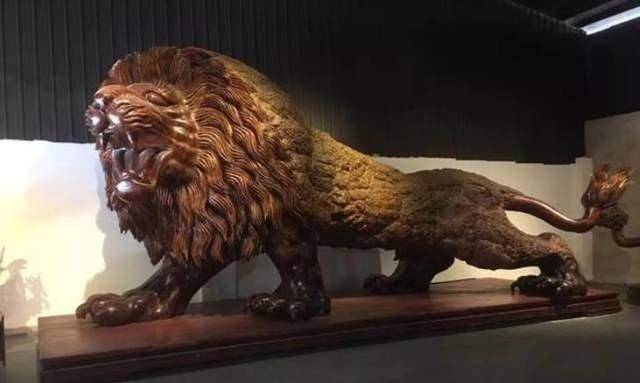 15米根雕雄狮,富商出价300万被拒,如今卖出去了吗_龙师傅_工艺品_东西